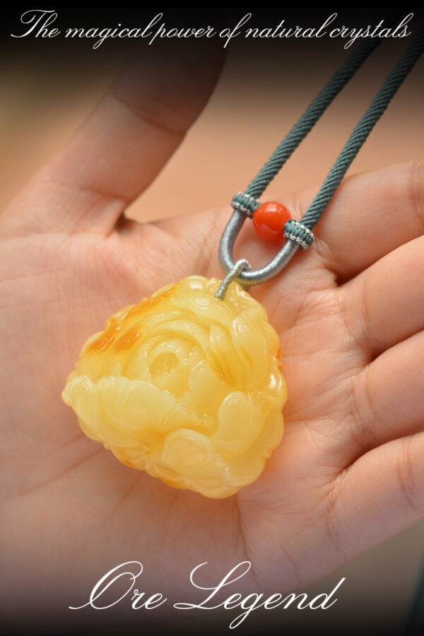 CASVIA Exquisite Peony Flower Beeswax Carving Necklace with South Red Agate Bead and High-end Necklace Cord - 图片 2