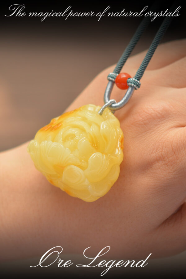 CASVIA Exquisite Peony Flower Beeswax Carving Necklace with South Red Agate Bead and High-end Necklace Cord - 图片 6