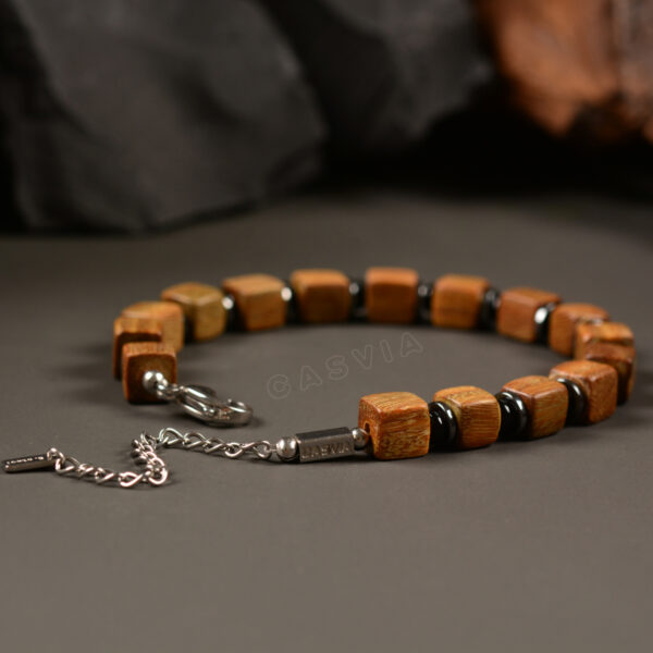 Casvia's original mens bracelet crafted with Verawood With black onyx and hematite spacers stainless steel adjustable chain natural fragrance and chakra elements Ideal for oneself or friends - 图片 2