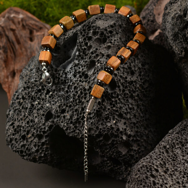 Casvia's original mens bracelet crafted with Verawood With black onyx and hematite spacers stainless steel adjustable chain natural fragrance and chakra elements Ideal for oneself or friends - 图片 3